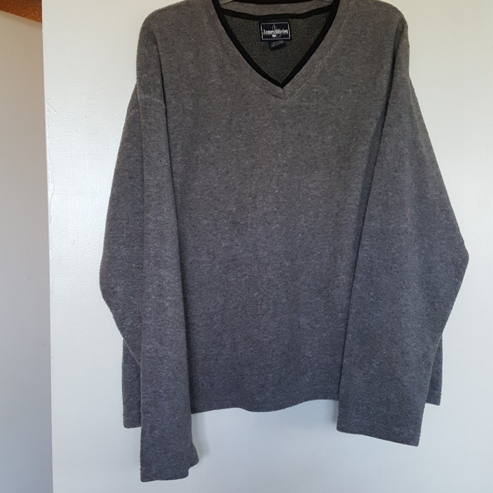 Mans XL gray sweatshirt 100% polyester